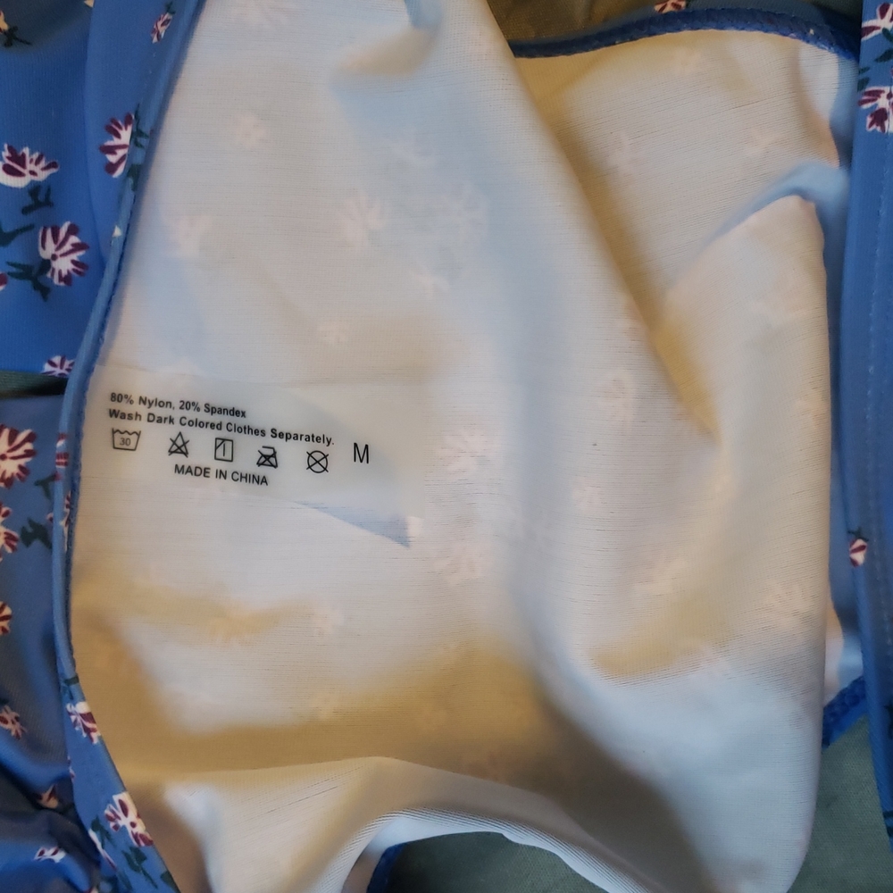 Blue floral 3 piece bikini - Picture 2 of 7